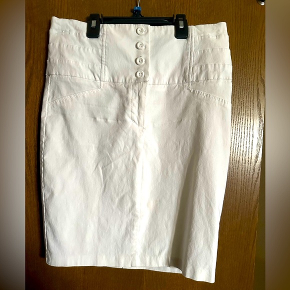 Have white pencil skirt white - Picture 1 of 2